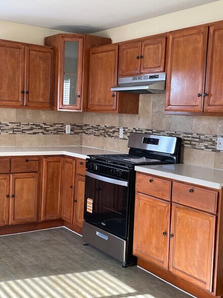 Building Photo - 3988 Denker Ave