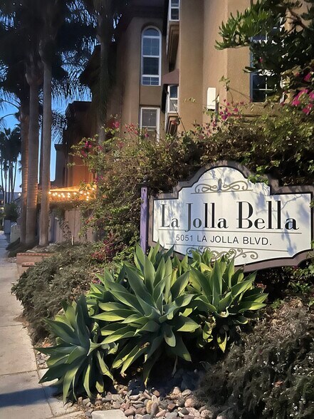 Primary Photo - 5051 La Jolla Blvd