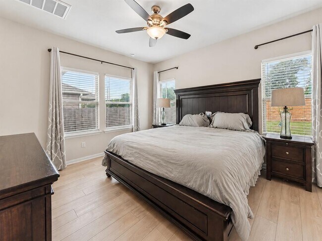 Building Photo - 6403 Principale Dr