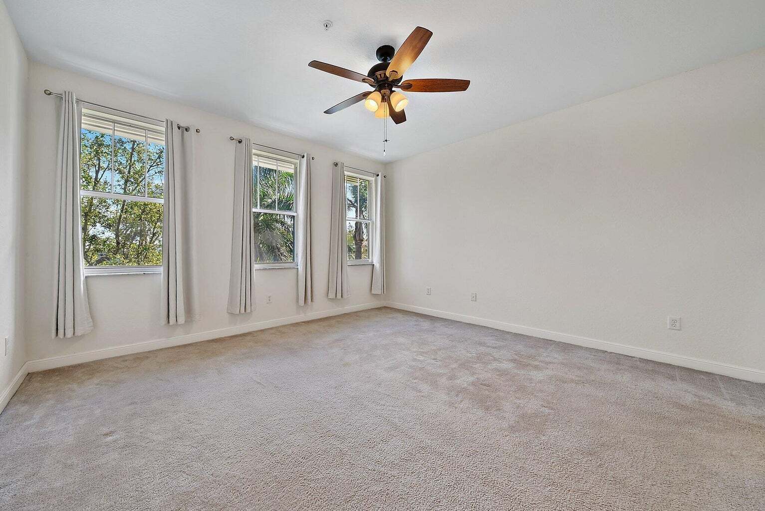 Building Photo - 770 Millbrae Ct
