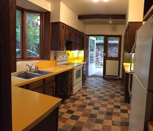 Building Photo - Custom Home, 7th and University