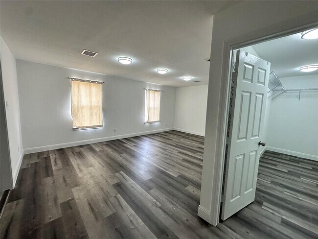 Building Photo - 3415 Twp Grove Ln
