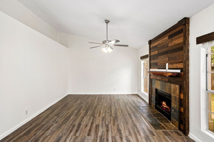 Building Photo - 9110 Chinon