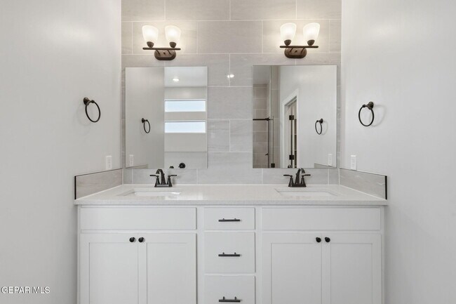 Building Photo - 219 Emerald Brass