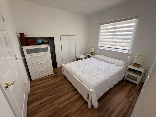 Building Photo - 3500 Coral Wy
