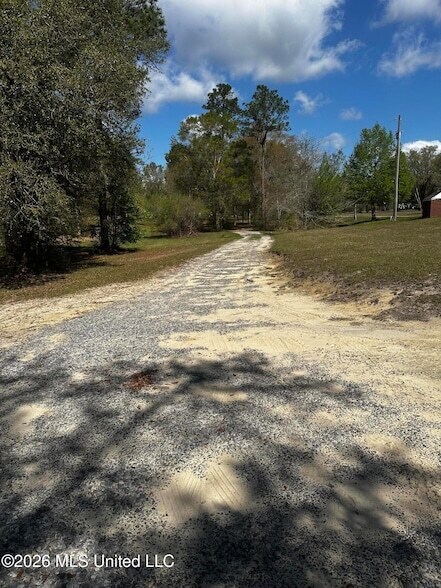 Building Photo - 22226 Red Bluff Rd