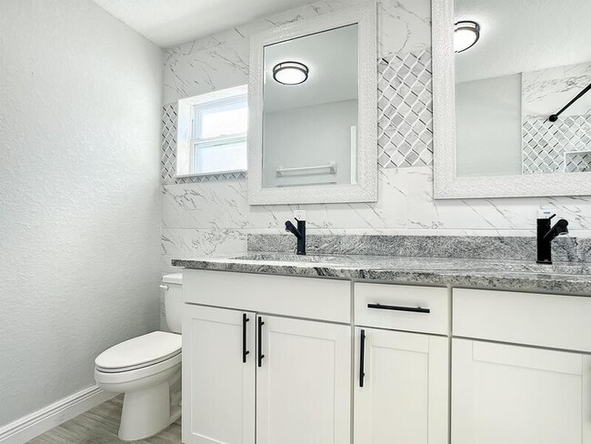 Building Photo - 4650 10th Ave S