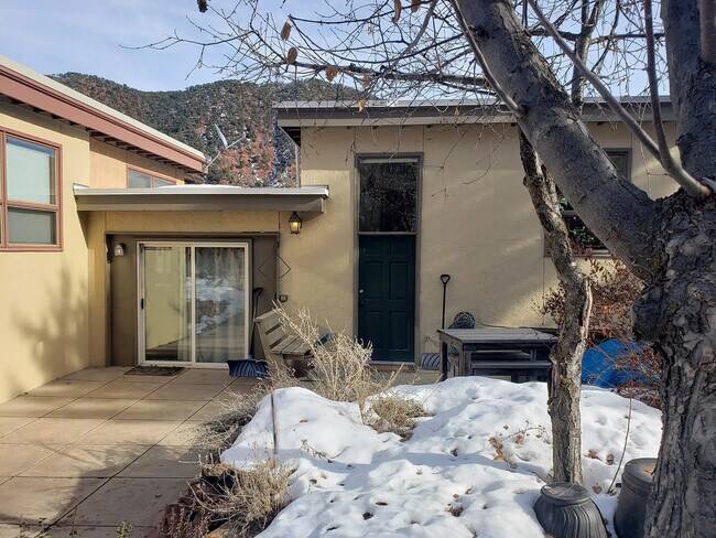Building Photo - 3104 Hager Ln