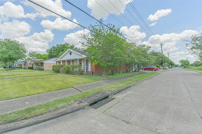 Building Photo - 12002 Palmcroft St