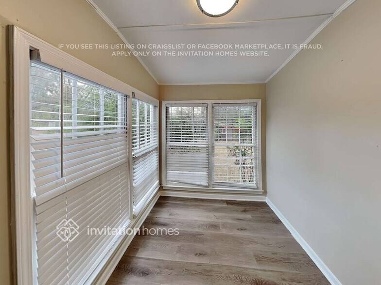 Building Photo - 8837 Elma St