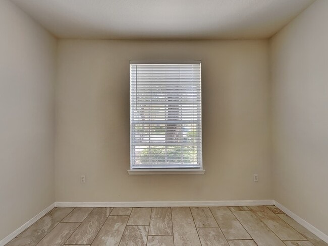 Building Photo - 832 Grand Regency Pointe