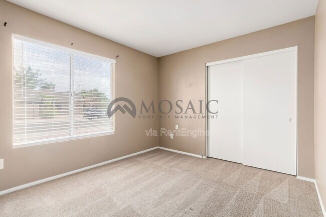 Building Photo - 3214 N Ash Dr