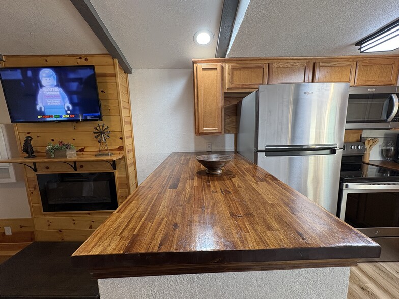 Building Photo - 3345 E 30th St