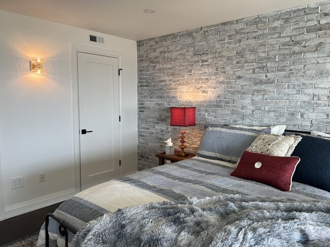 Building Photo - 111 Grandview Ave