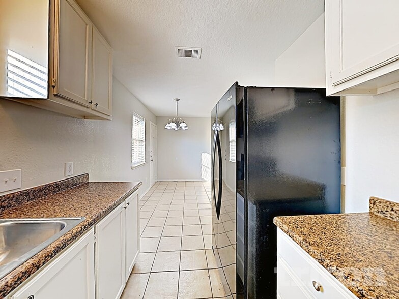 Building Photo - 4303 Sheldon Ln