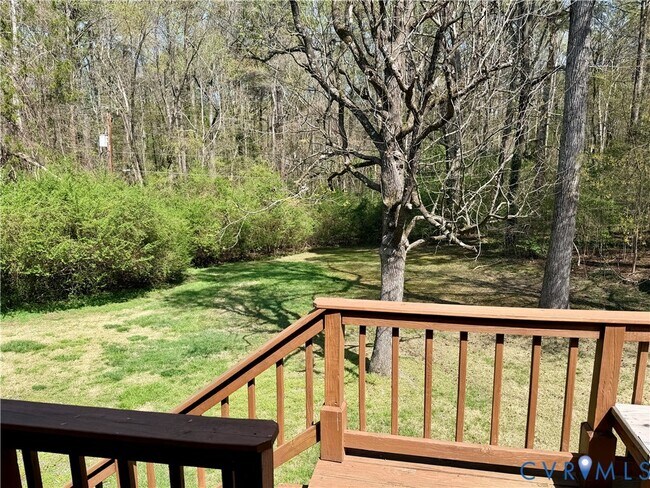 Building Photo - 11402 Creekside Dr