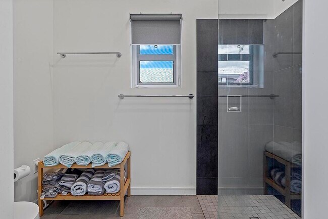 Building Photo - 112 S J St