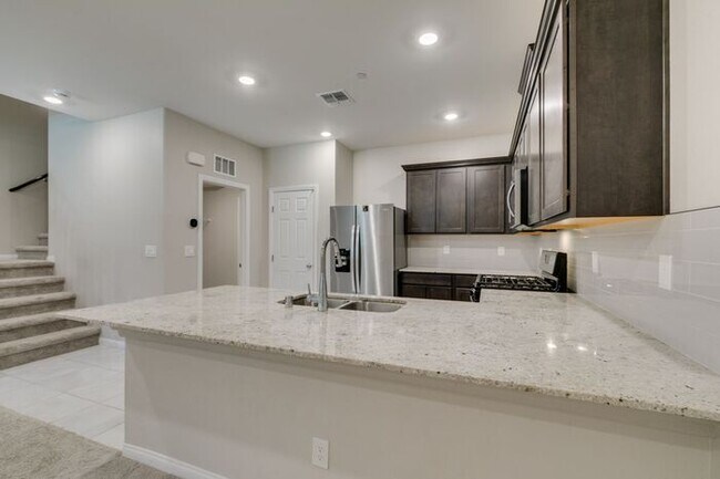 Building Photo - Bright & Spacious 3-Bedroom Home in Inspirada