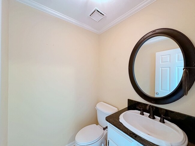 Building Photo - Custom Remodeled Townhome off Jefferson Hwy