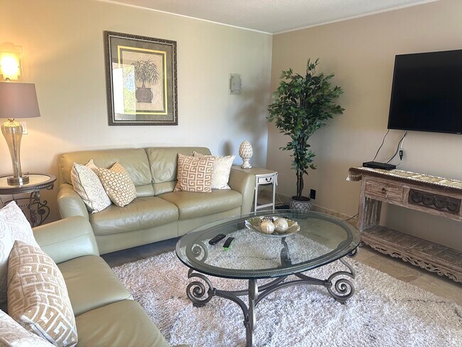 Living Room - 2455 Lindell Blvd