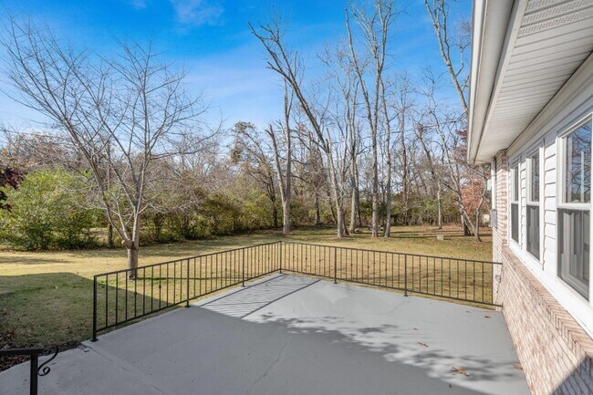 Building Photo - 220 Bartonwood Dr