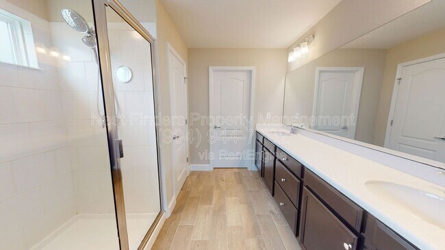 Building Photo - 201 Silver Creek Pl