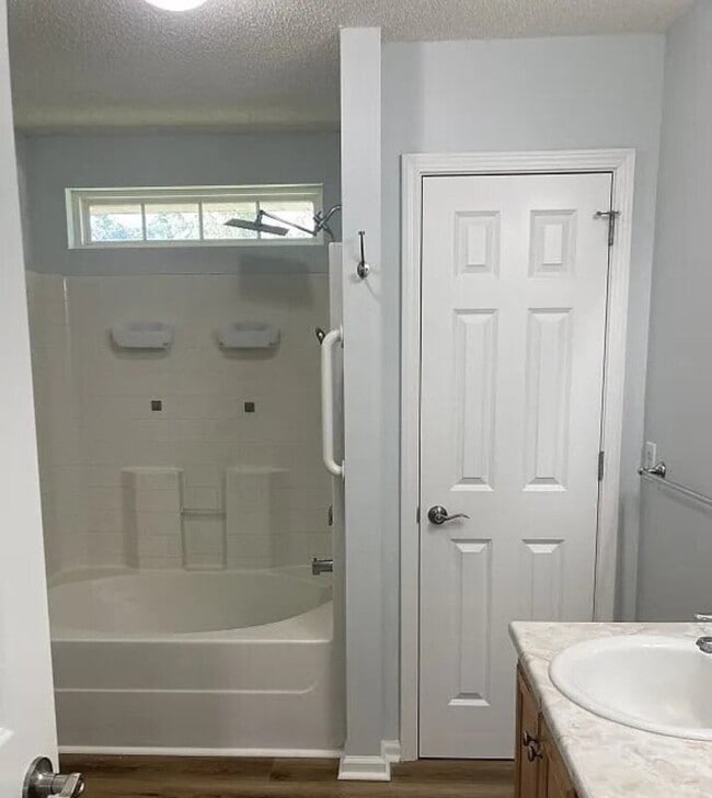 Building Photo - 129 Ridgewood Cir