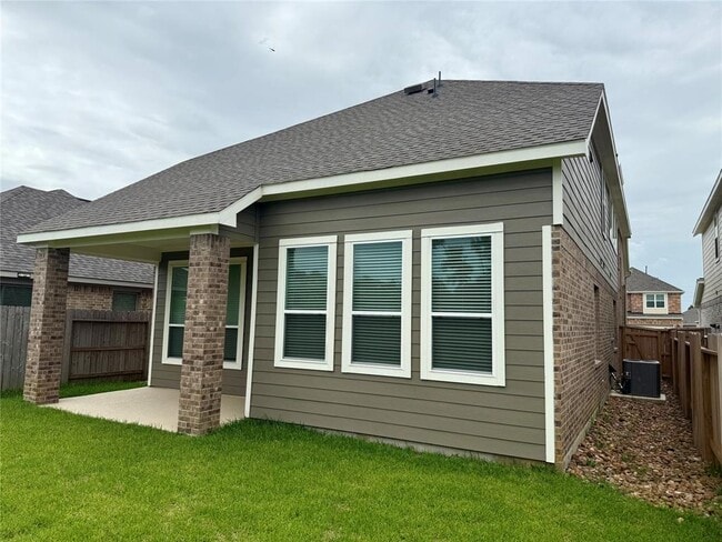 Building Photo - 31015 Myers Hvn Ln
