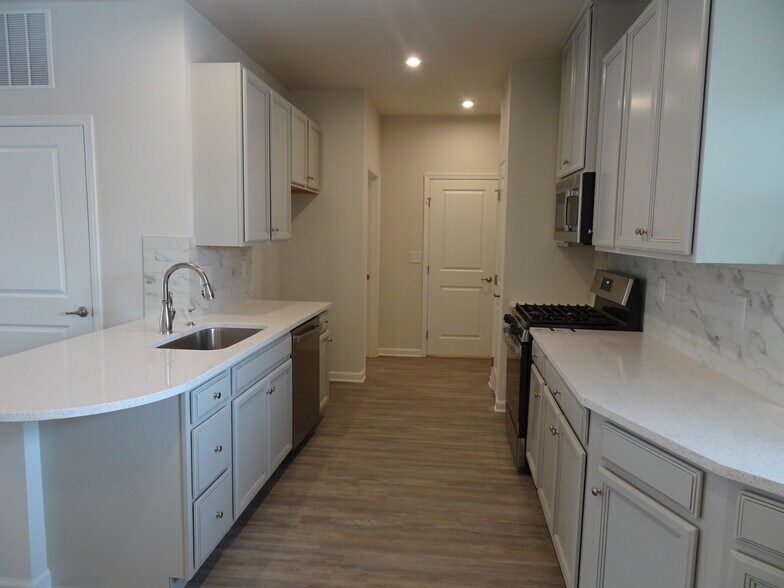 Building Photo - 185 Sandstone Cir