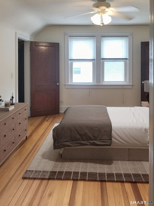 Building Photo - 124 Shippan Ave