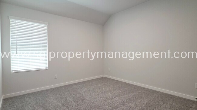 Building Photo - 3604 High Valley Dr