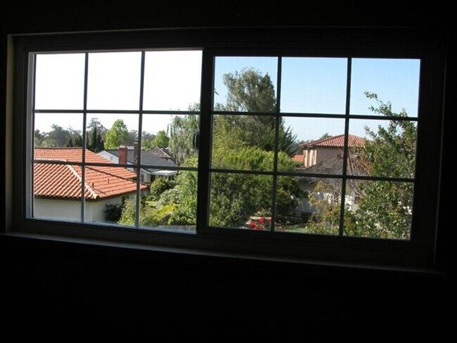 Building Photo - 485 Meadowbrook Dr