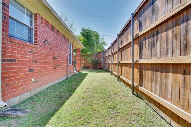 Building Photo - 1023 Essex Dr