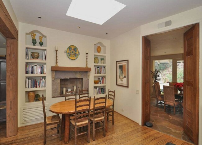 Building Photo - 5 Bed, 4.5 bath estate located in guard gated Hidden Hills Neighborhood