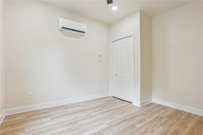 Building Photo - 720 N Parkwood Rd