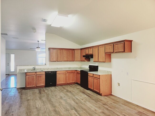 Building Photo - Spacious 3/2/2 in Frenship