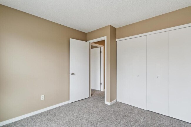 Building Photo - 5245 Mule Deer Dr