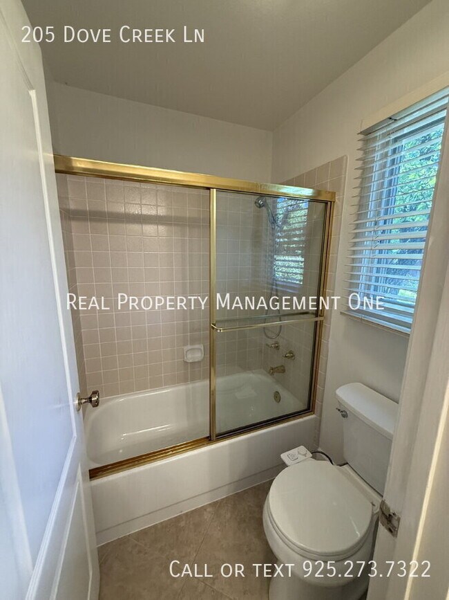 Building Photo - 205 Dove Creek Ln