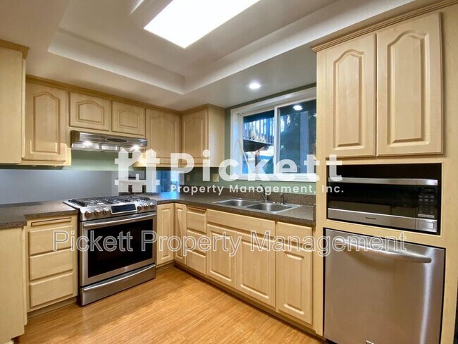 Building Photo - 7293 Pheasant Cir NE