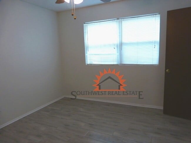 Building Photo - Charming 3 bedroom home.