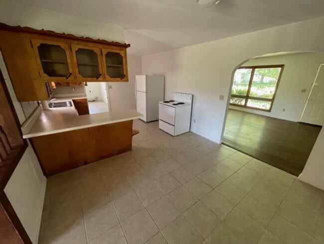 Building Photo - St. James Nice Home