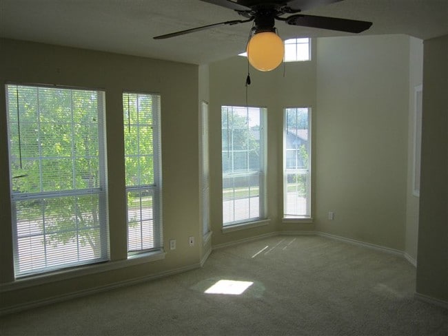 Building Photo - 2 br, 2.5 bath Condo - Wellington Court Co...