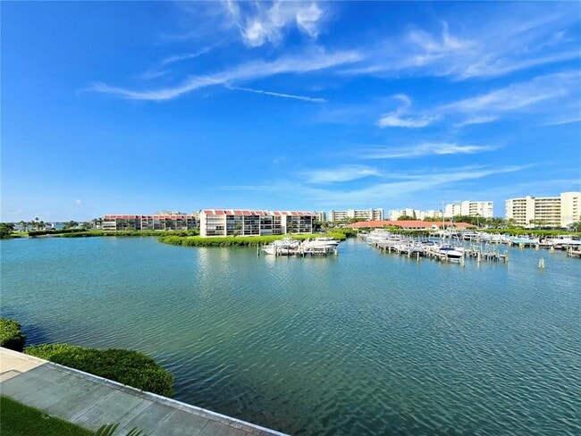 Building Photo - 7600 Sun Island Dr S