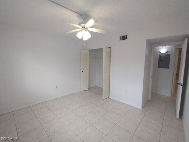 Building Photo - 1069 Villa Dr