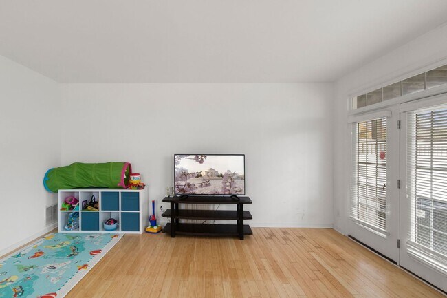 Building Photo - Waterfront Living in Colonial Beach | Monroe Bay Views | 3BR Townhome w/ Garage | 2,200 Sq Ft