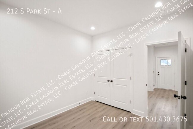 Building Photo - 212 S Park St