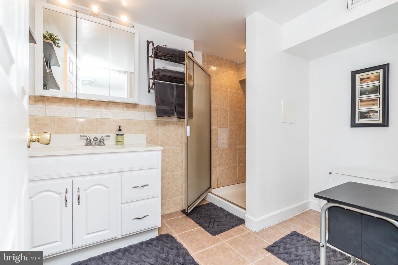 Building Photo - 701 W 37th St
