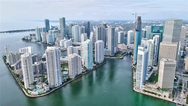 Building Photo - 475 Brickell Ave