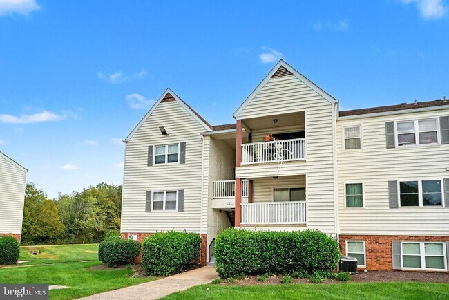 Building Photo - 102 Chesterfield Ln