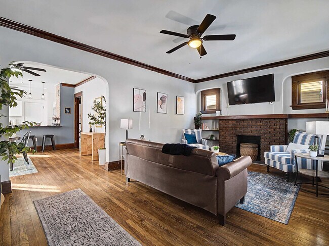 Building Photo - 10619 Bernard Ave